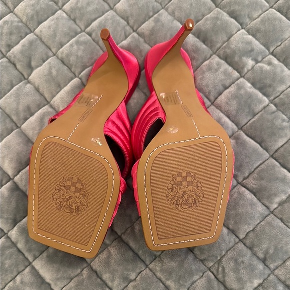 NEW Vince Camuto Pink Strappy Heeled Mules - Picture 3 of 3